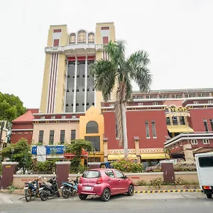 Hotel Capital O 460 World Palace